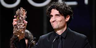 cesar 2023 louis garrel premiato per la migliore regia di l innocent