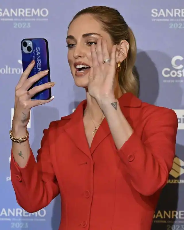  chiara ferragni conferenza stampa sanremo 2023 