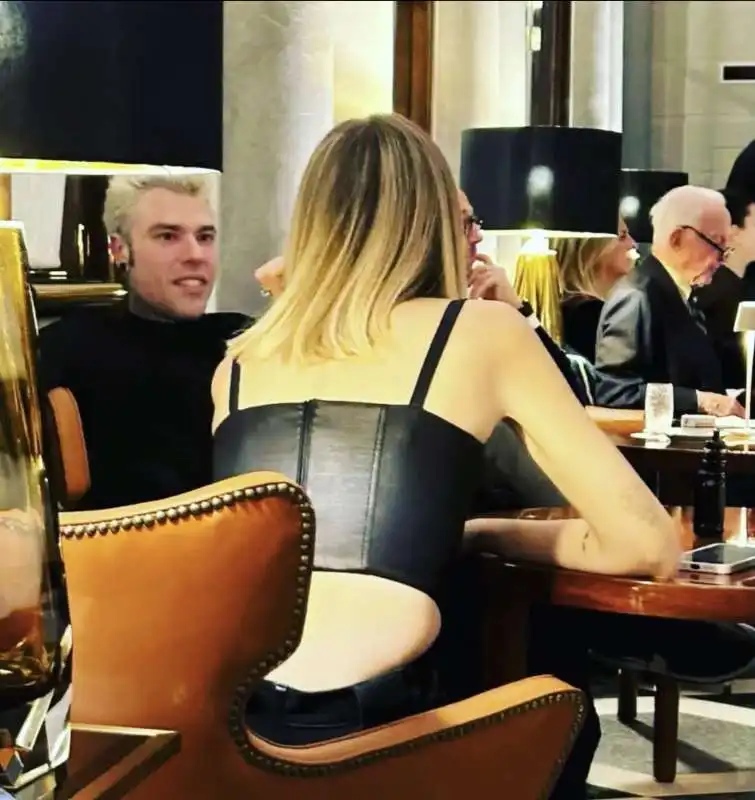 CHIARA FERRAGNI E FEDEZ A CASA CIPRIANI IL 23 FEBBRAIO 2023