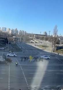 CORTEO DI SUV AMERICANI PER LE STRADE DI KIEV