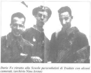 dario fo in divisa scuola paracadutisti di tradate