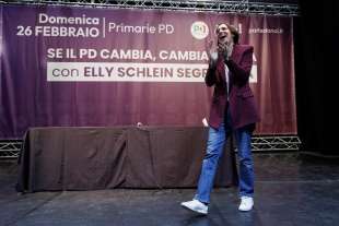 elly schlein nel suo comitato dopo la vittoria alle primarie del pd 3