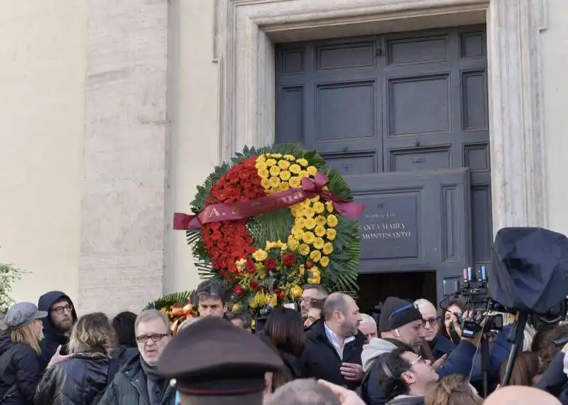 funerale costanzo   corona romanista   foto di bacco 