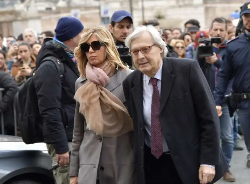 funerale costanzo   myrta merlino vittorio sgarbi   foto di bacco 