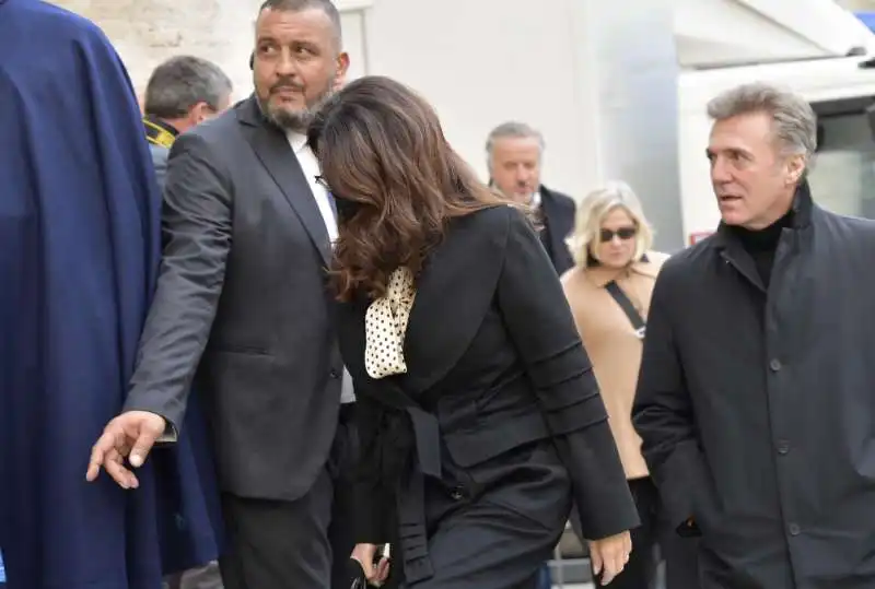 funerale costanzo   sabrina ferilli flavio cattaneo   foto di bacco 