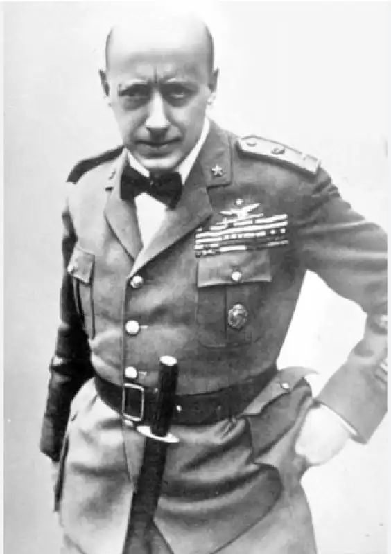 GABRIELE D ANNUNZIO