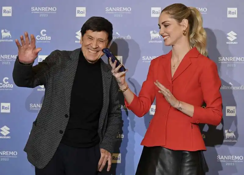 gianni morandi chiara ferragni conferenza stampa sanremo 2023  