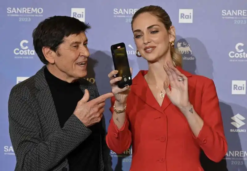 gianni morandi chiara ferragni conferenza stampa sanremo 2023   