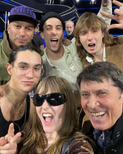 GIANNI MORANDI CON I MANESKIN E TOM MORELLO