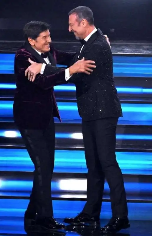 gianni morandi e amadeus   sanremo 2023 