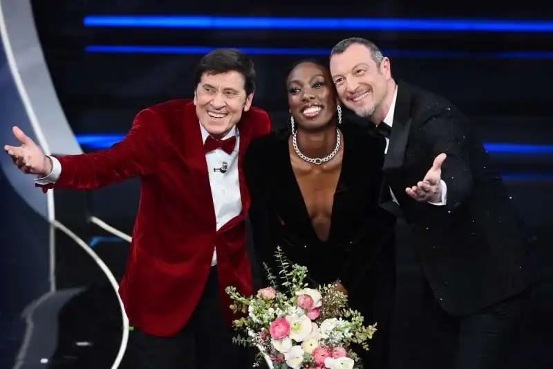 gianni morandi paola egonu amadeus   terza serata sanremo 2023 