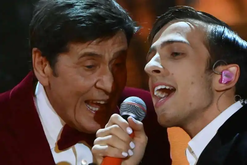 gianni morandi sangiovanni   terza serata sanremo 2023.   2