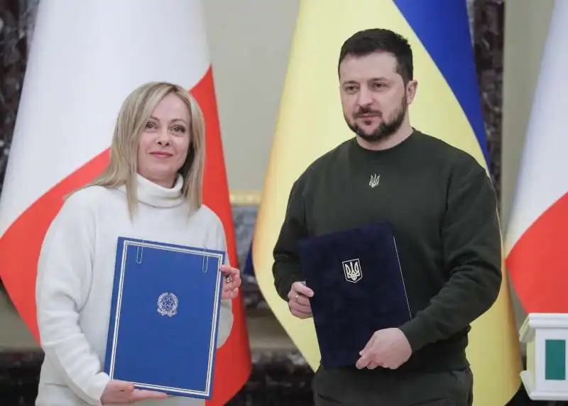 giorgia meloni e volodymyr zelensky a kiev 