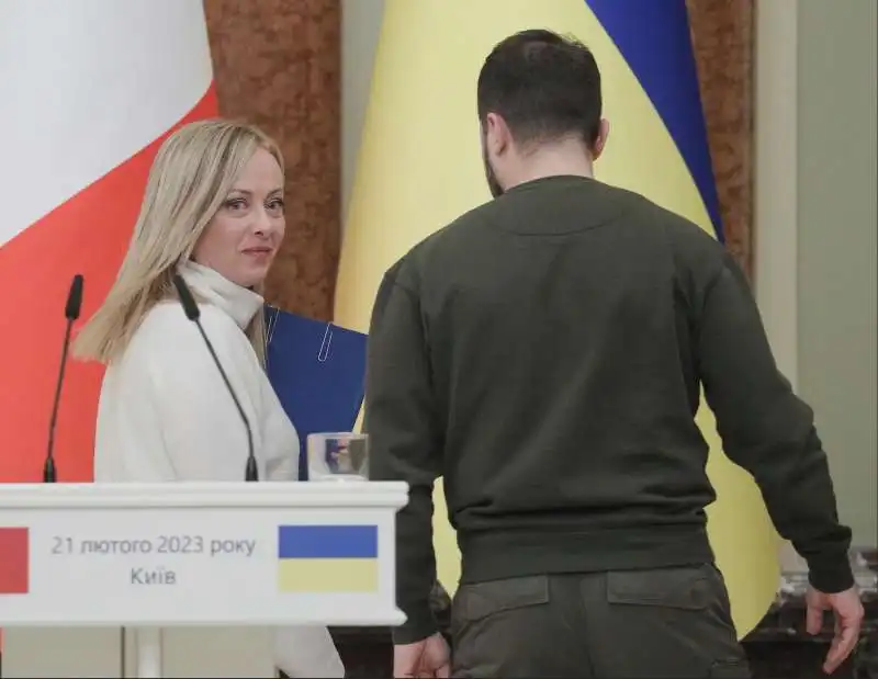 giorgia meloni e volodymyr zelensky a kiev  