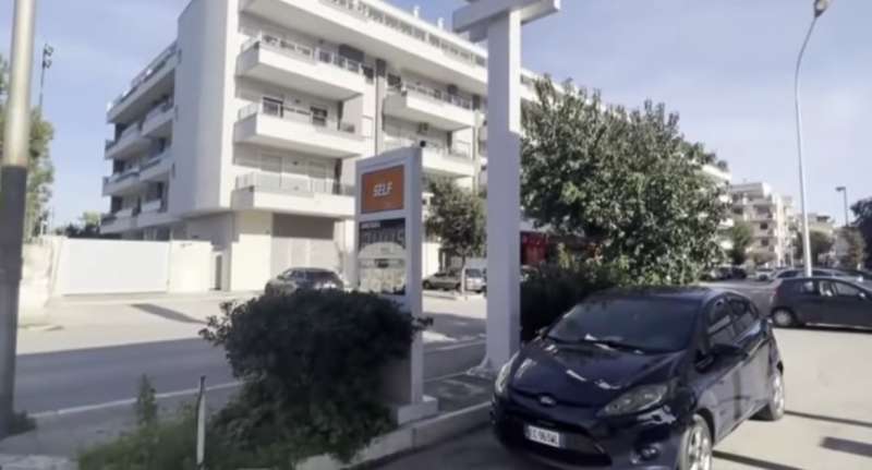 il distributore di benzina di alfonso centrone a trani 3