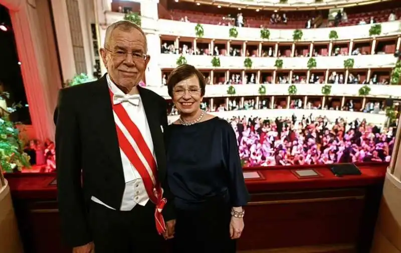 il presidente austriaco alexander van der bellen e sua moglie doris schmidauer