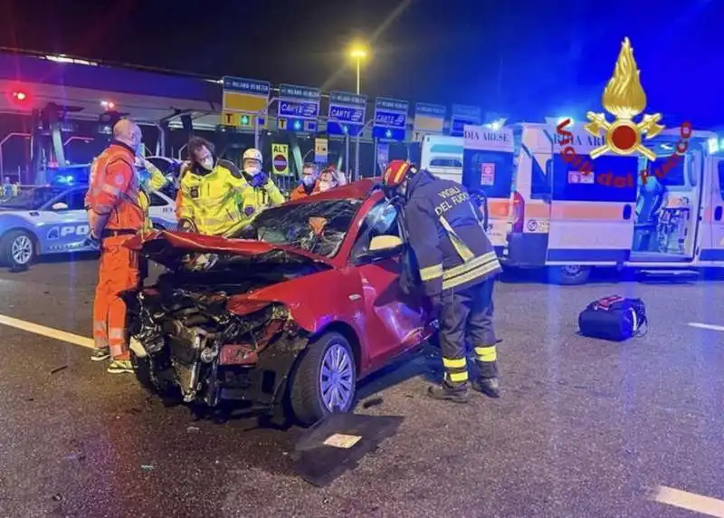 incidente al casello dell autostrada a4 milano ghisolfa   1