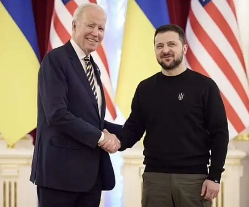 JOE BIDEN VOLODYMYR ZELENSKY 