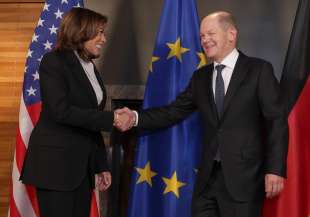 kamala harris olaf scholz