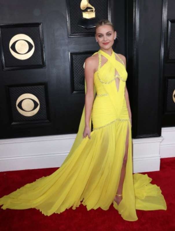 kelsea ballerini in prabal gurung