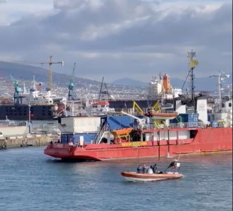 l arrivo della nave sea eye 4 al porto di napoli 4