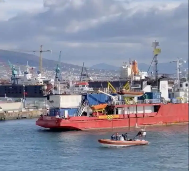 l arrivo della nave sea eye 4 al porto di napoli   4