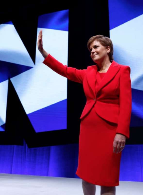 la premier scozzese nicola sturgeon annuncia le dimissioni 2