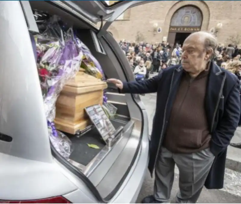 lino banfi al funerale della moglie