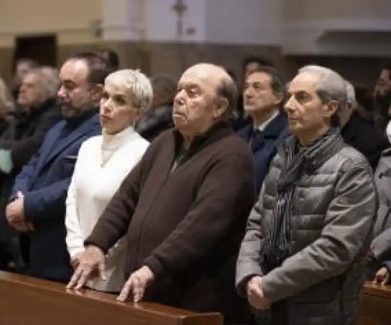 lino e rosanna banfi   funerale lucia zagaria moglie dell'attore copia 3