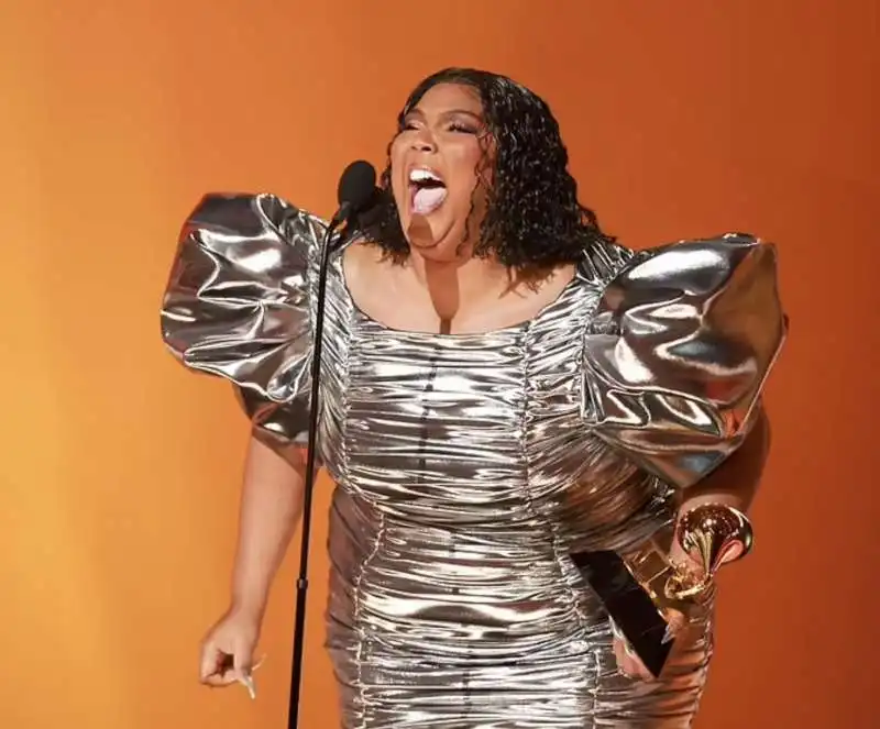 lizzo   grammy 2023 1 