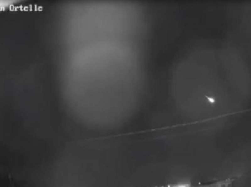 meteorite di san valentino avvistato tra puglia e basilicata 1