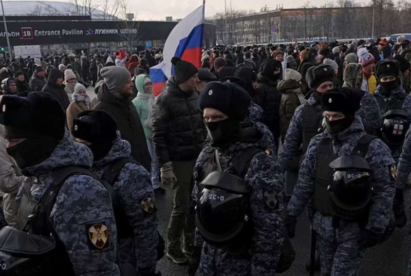 militari allo stadio lushniki di mosca per il discorso di putin