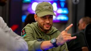 NEYMAR GIOCA A POKER DOPO LA SCONFITTA DEL PSG