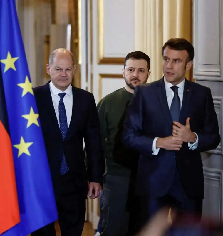 OLAF SCHOLZ - VOLODYMYR ZELENSKY - EMMANUEL MACRON  - INCONTRO A PARIGI