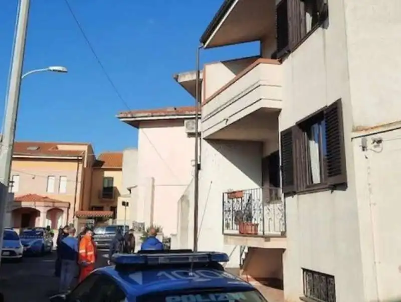 oristano   donna uccide la figlia e si lancia dalla finestra   2