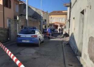 oristano donna uccide la figlia e si lancia dalla finestra 3