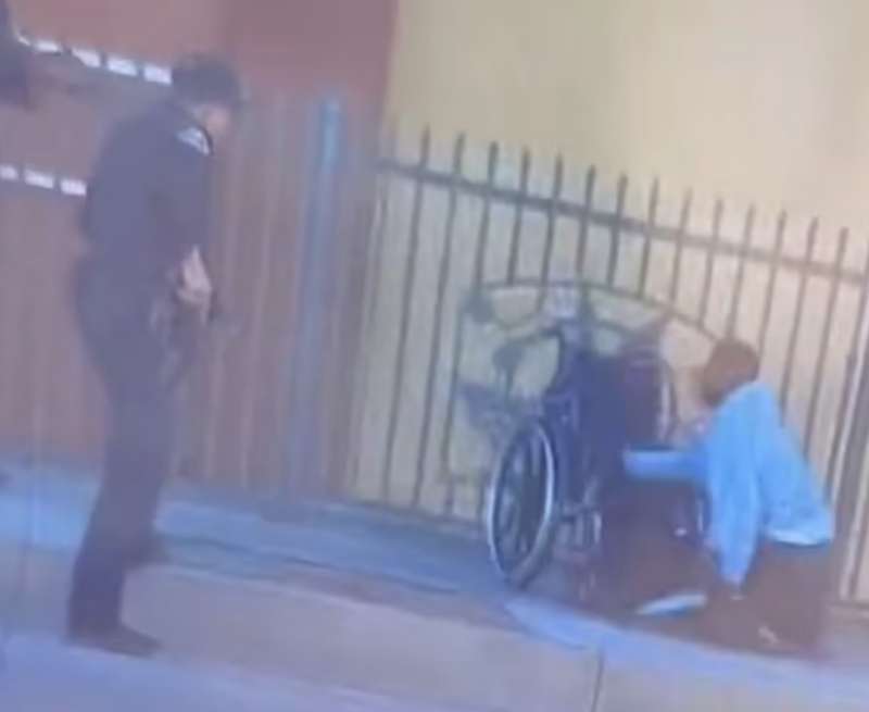 poliziotti uccidono il disabile anthony lowe huntington park, california 1