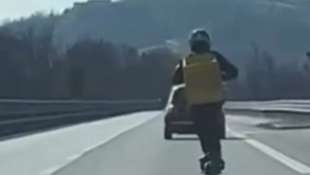 Rider in monopattino a 100 Km:h in Tangenziale