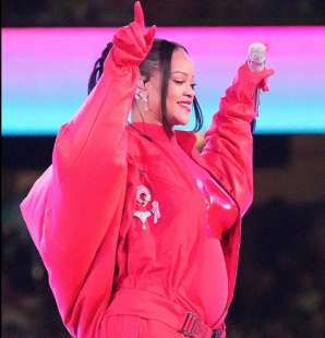 rihanna incinta al superbowl 2023 10