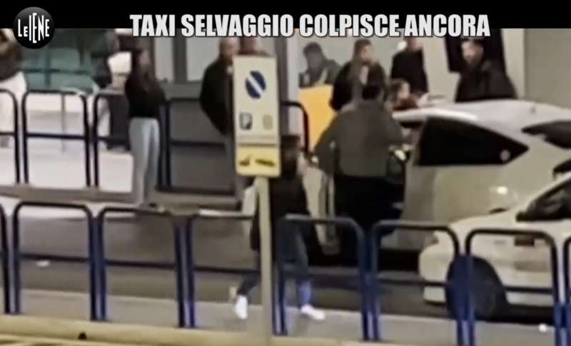 taxi selvaggio a roma il servizio delle iene nicolo de devitiis e marco occhipinti 8