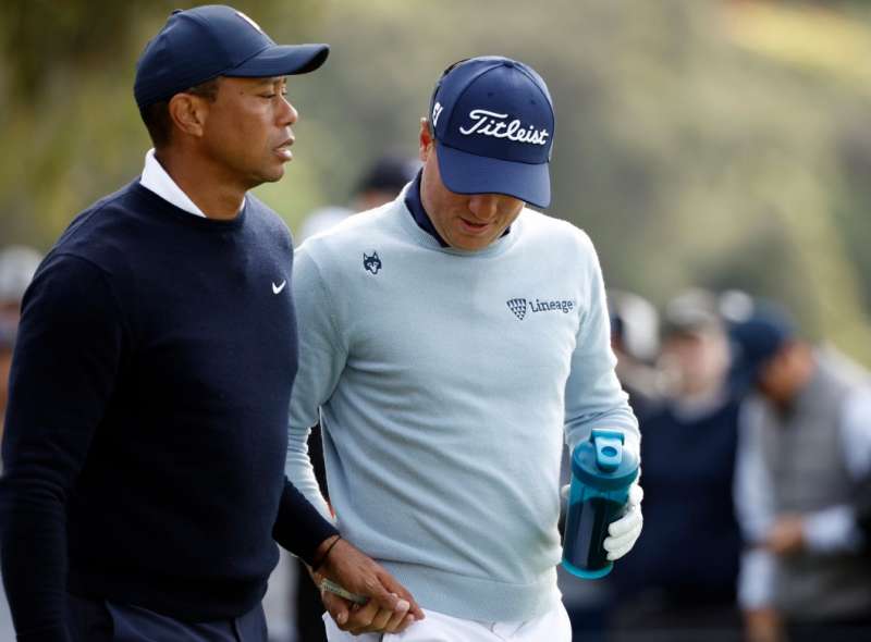 tiger woods regala un tampax a justin thomas 2