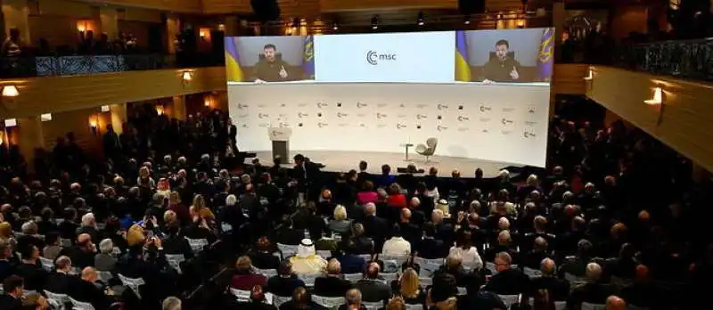 volodymyr zelensky alla conferenza sulla sicurezza a monaco 