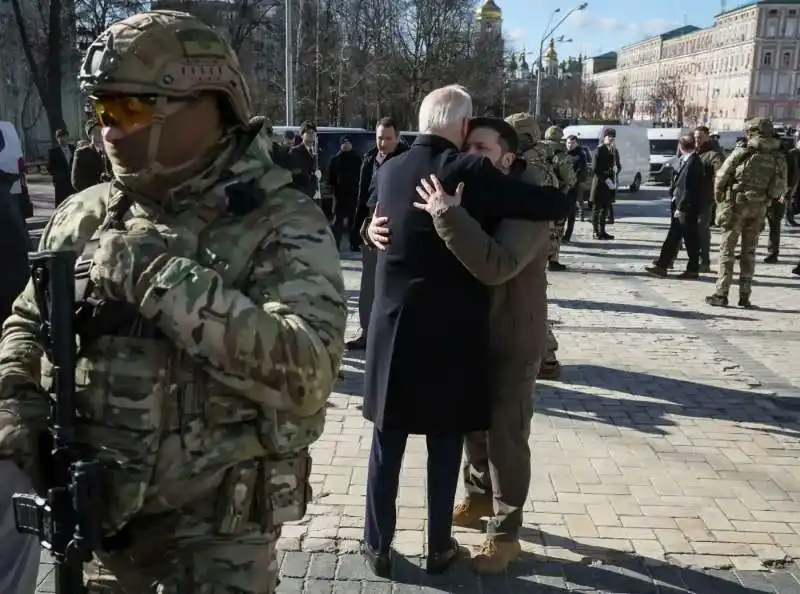 VOLODYMYR ZELENSKY E JOE BIDEN A KIEV 1