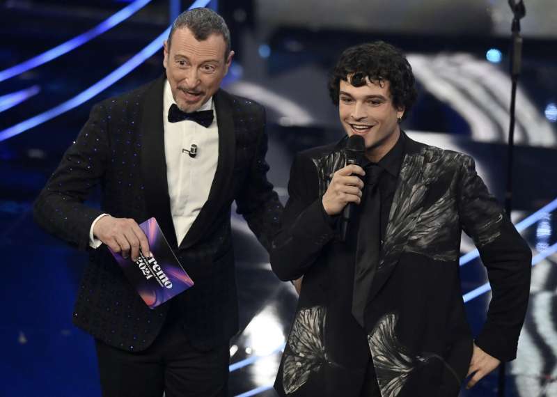 amadeus con leo gassman seconda serata sanremo 2024