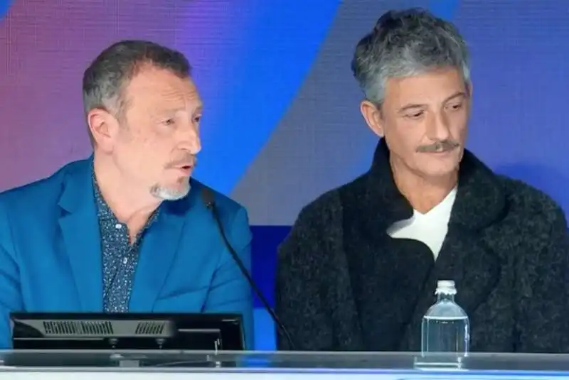 amadeus fiorello alla conferenza stampa sanremo 8