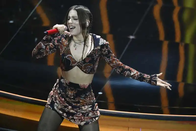 angelina mango  terza serata sanremo 2024   