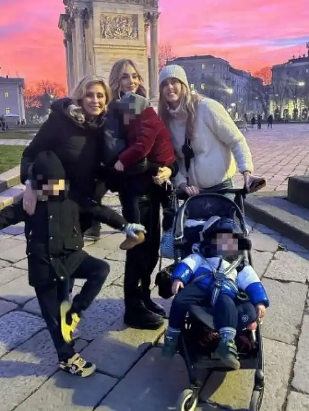 chiara ferragni, sorella, madre e figli 3