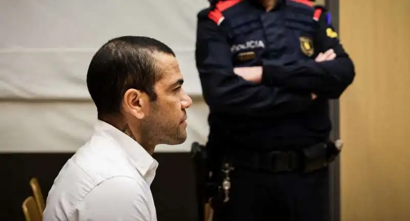 dani alves in tribunale 