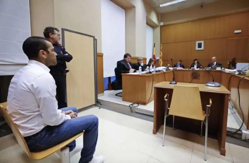 dani alves in tribunale 