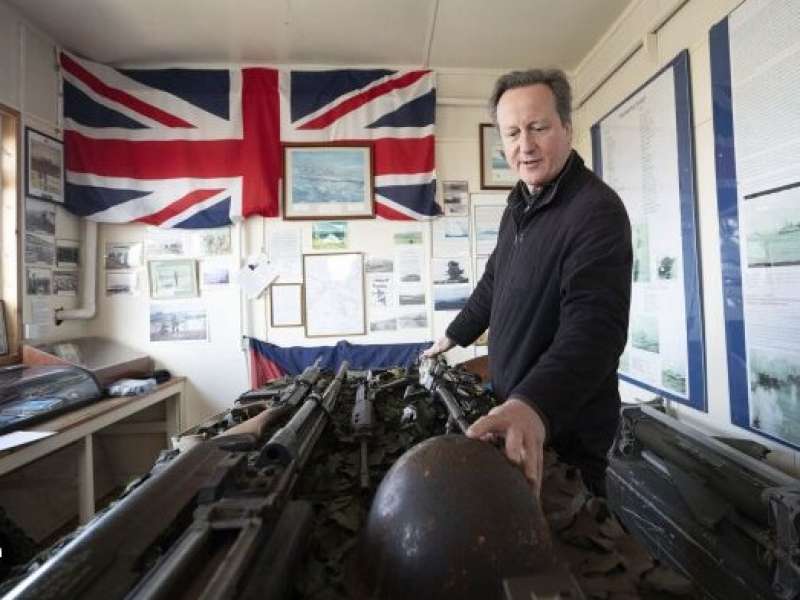 david cameron alle isole falkland - malvine